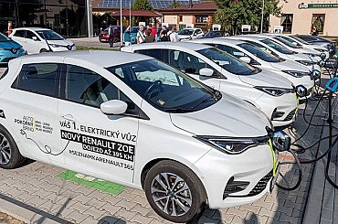 Elektromobily loni načerpaly u ČEZ o 25 % energie více. Největší česká síť přidala rekordních 130 stanic