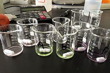 Vědci z akademie vyvinuli nový materiál využitelný v superkondenzátorech