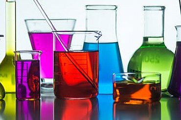 Rada se dohodla na postoji ke zjednodušení požadavků na chemické výrobky