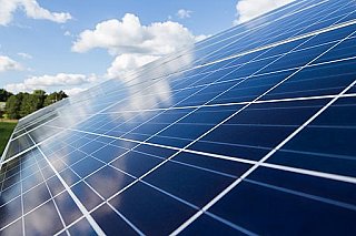 Experti: Výrobní kapacita fotovoltaických panelů překoná 2 TW ročně. Další vývoj je nejistý